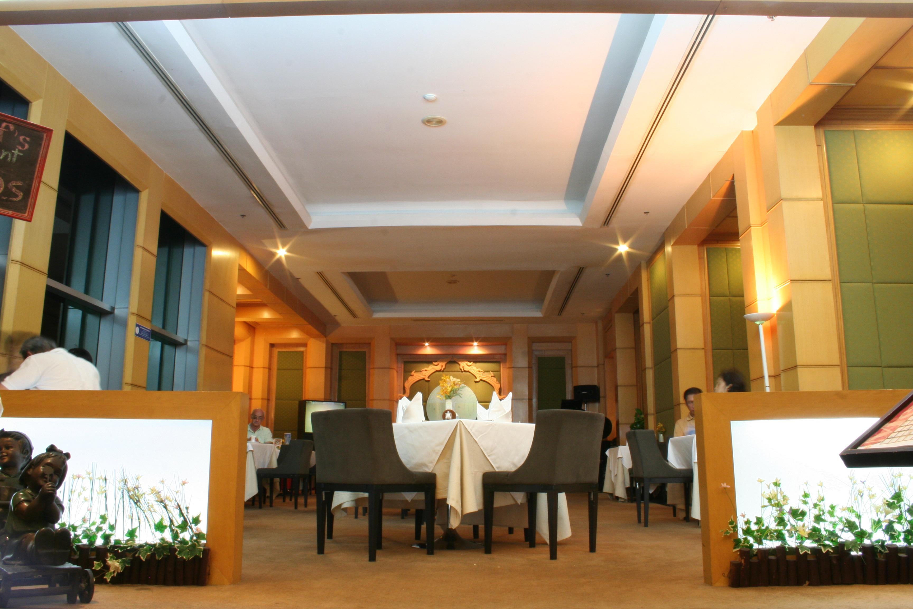 โรงแรม โรงแรมใบหยกสกาย
