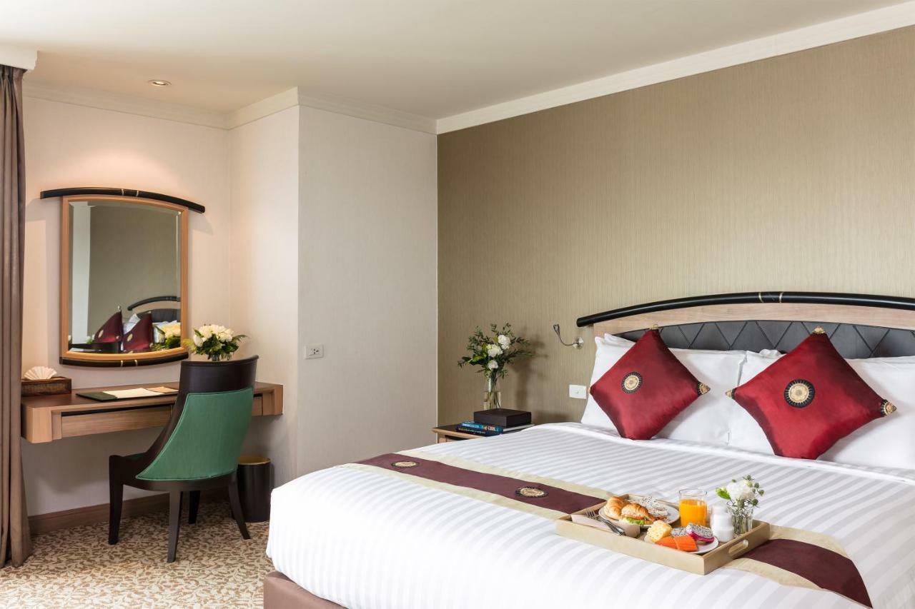 โรงแรมใบหยกสกาย โรงแรม 4*
